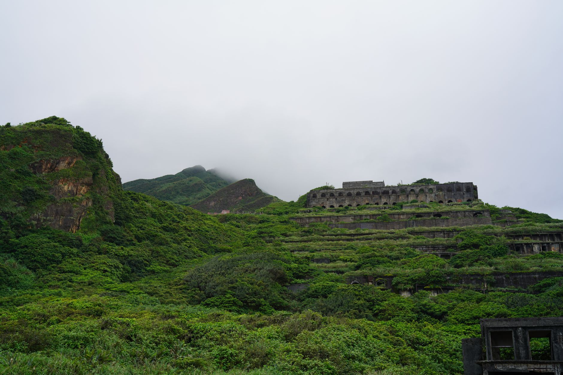 雨の九份、路地の奥にある茶藝館でひと息つく午後
