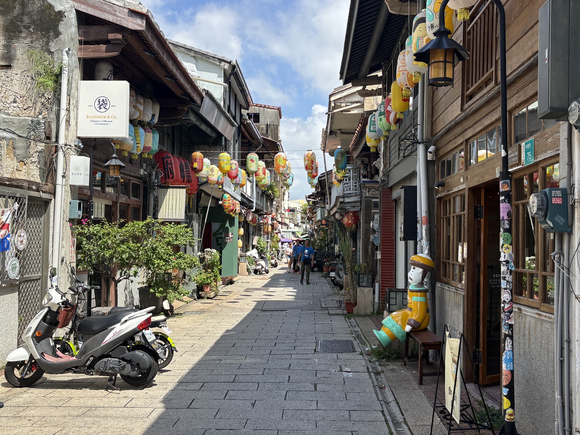 台南・神農街、夜明けの路地。400年つづく朝ごはんの気配