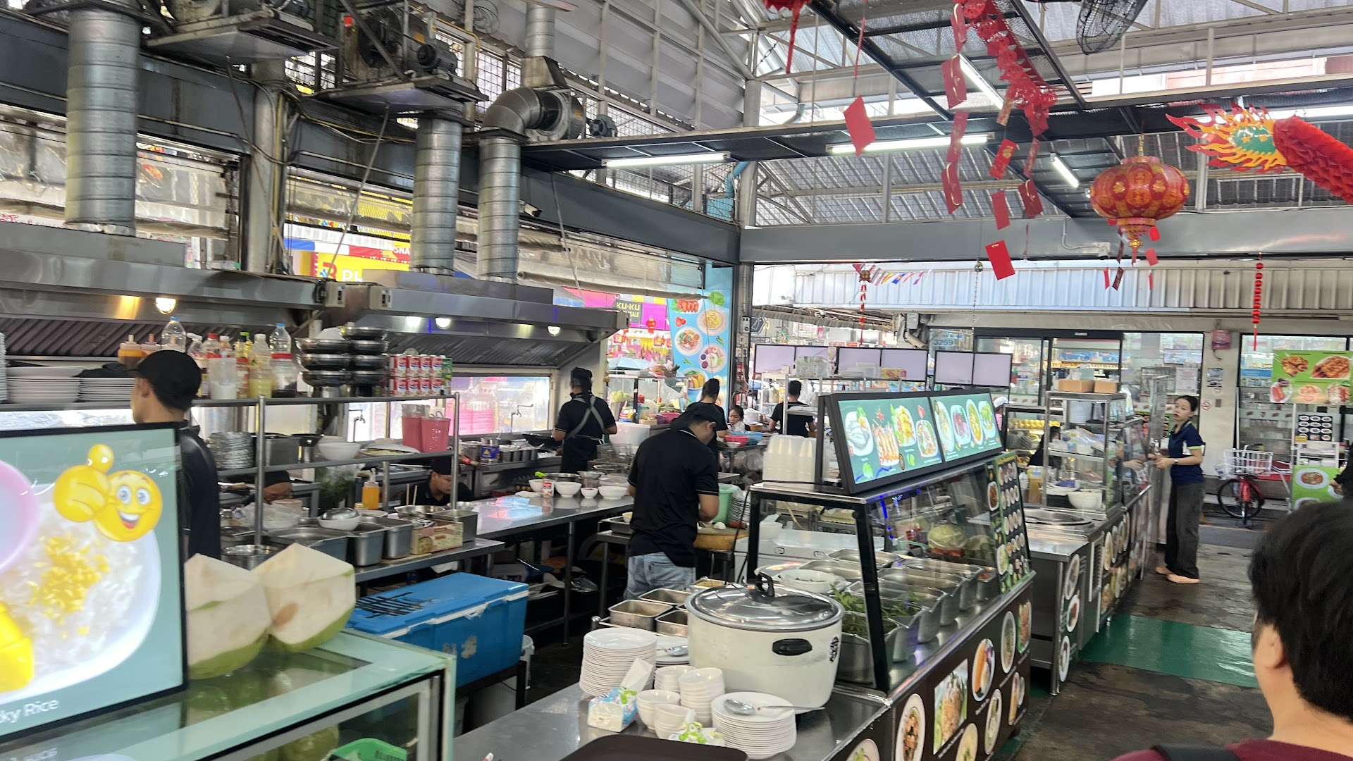 バンコク パクローン花市場、夜明け前から始まる花と朝ごはんの路地