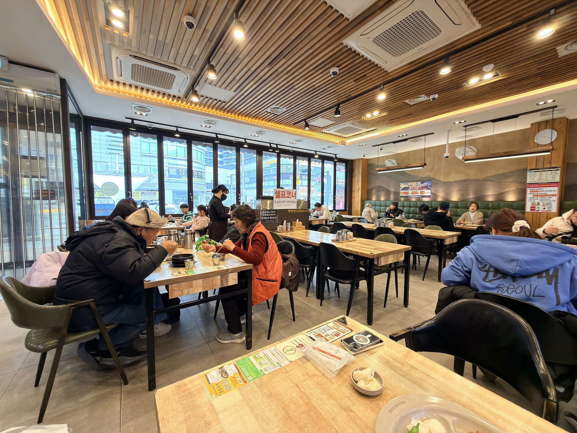 釜山の路地に残る、昭和な食堂街。国際市場のスンデ通りで出会うソウルフード