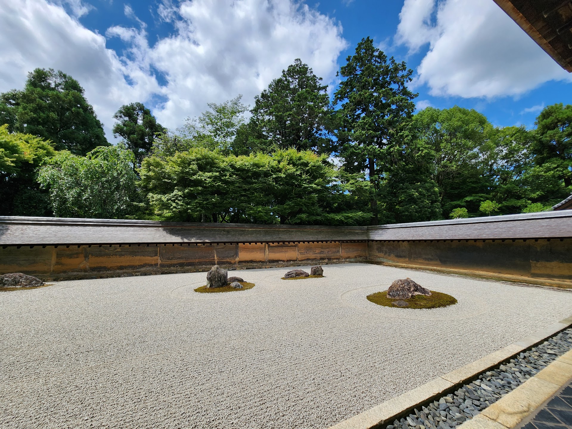 京都の路地裏に「ちいさな発見」。地元に愛される穏やかな和菓子時間