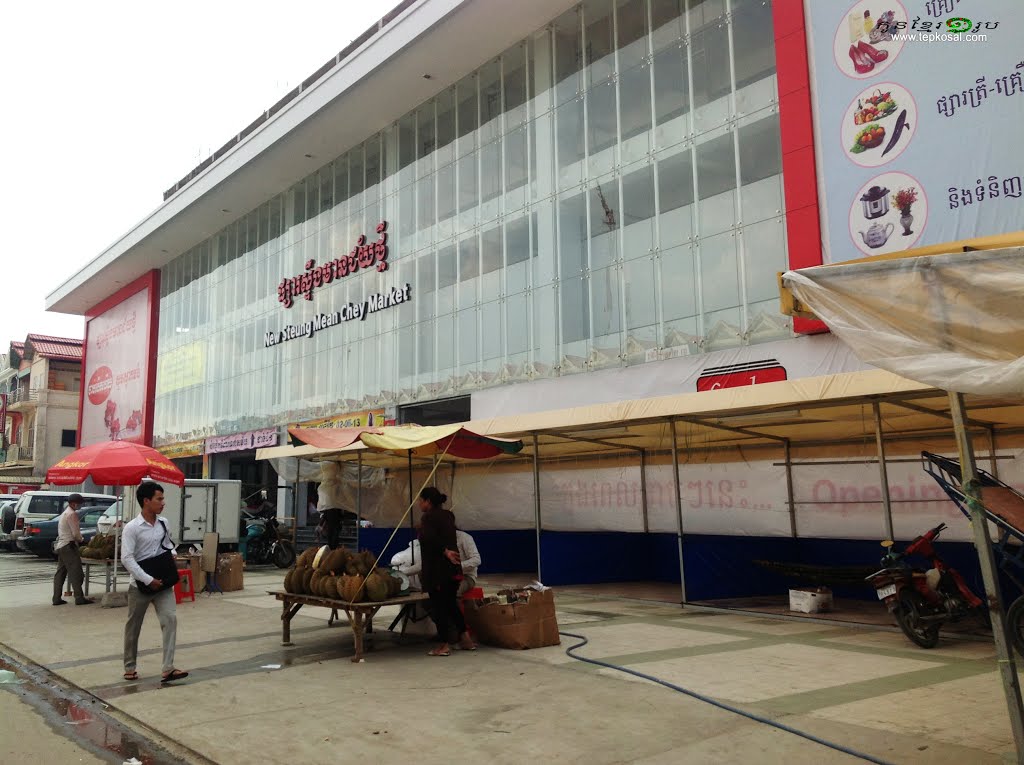 プノンペン プサー・トメイ市場、夜明けの豚肉ご飯――路地の朝を歩く