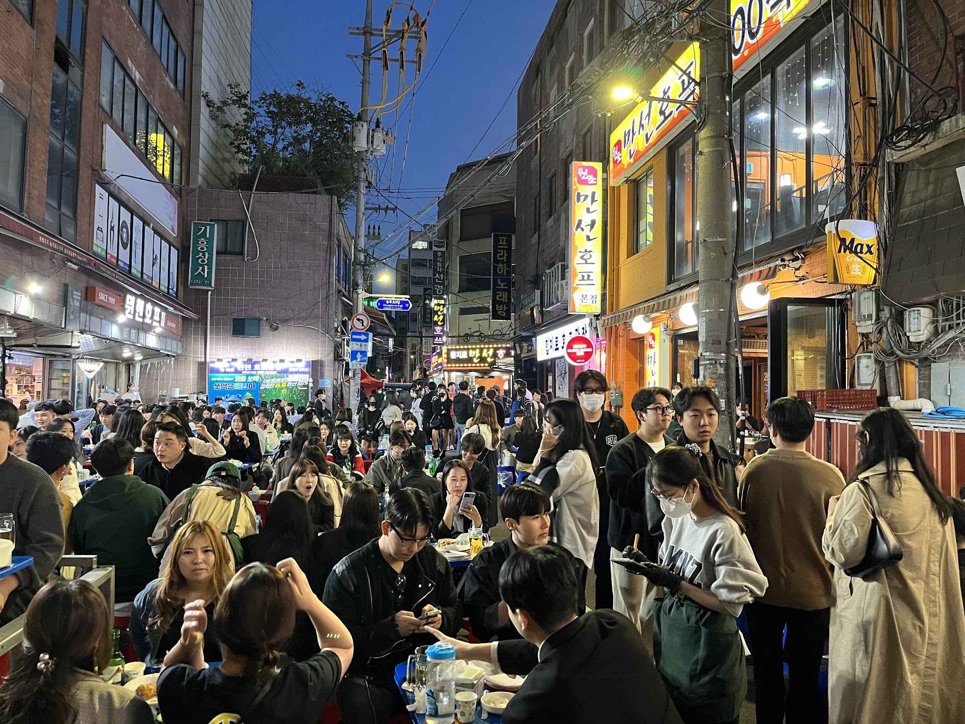 路地の奥に灯る屋台の光。乙支路で味わう、ソウルの夜の温度
