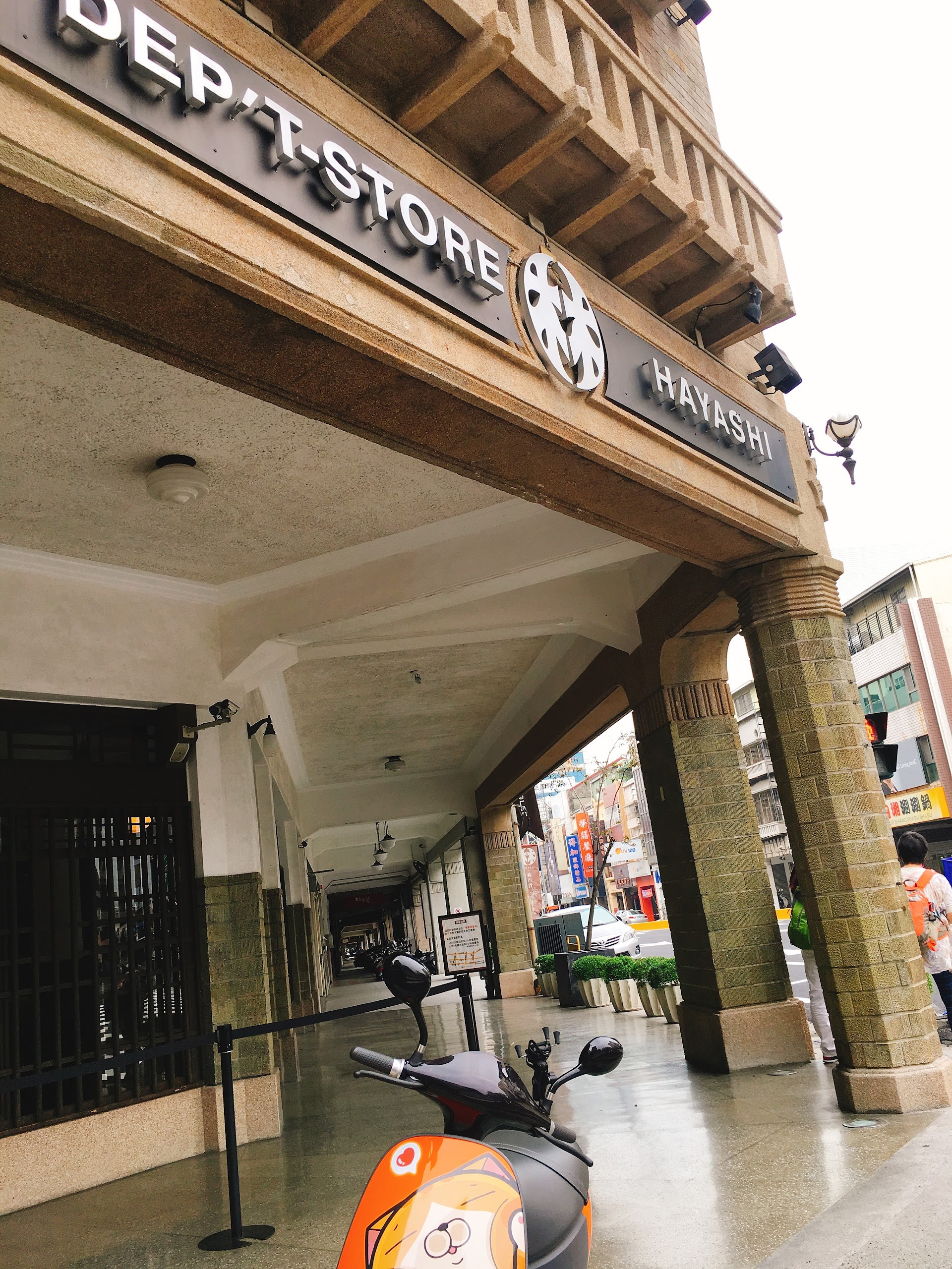 台南の百年百貨店、開店直後だけ味わえる静かな朝がある